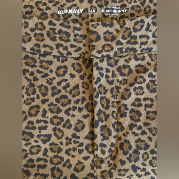 Old Navy Leopard Print High Rise Jeans - Picture 4 of 5
